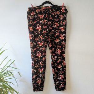 🌹 4/$20 Black floral jeggings